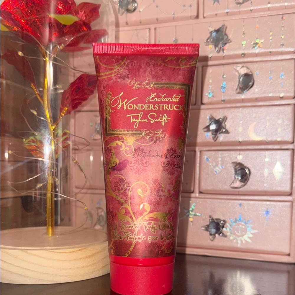 Taylor Swift Enchanted Wonderstruck Body Lotion - Red and Gold - Picture 1 of 2